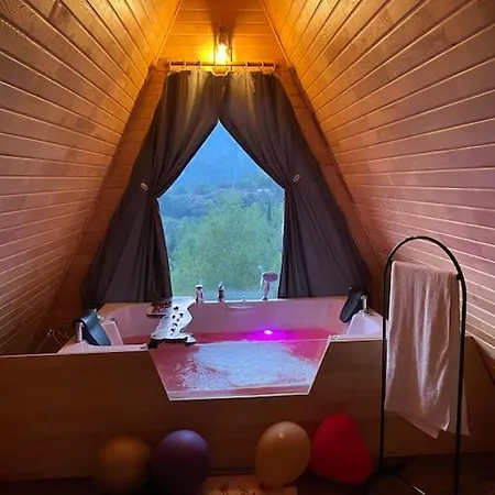 Doganin Icinde Lueks Jakuzili Balayi Bungalovu Dağ evi Kumluca