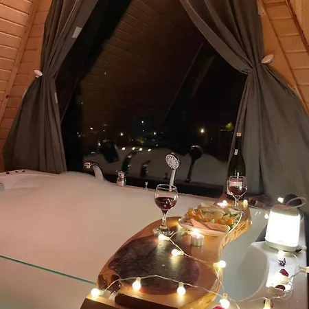 Doganin Icinde Lueks Jakuzili Balayi Bungalovu